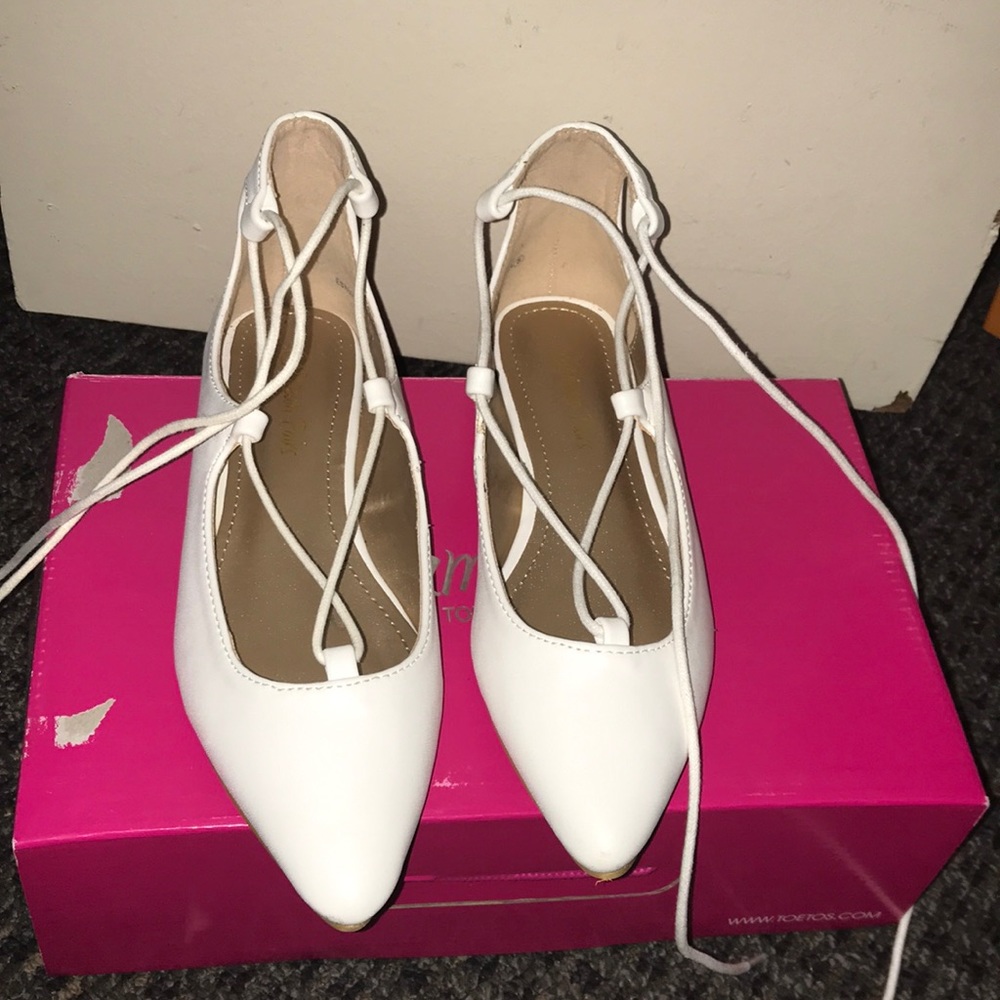 White lace tie flats